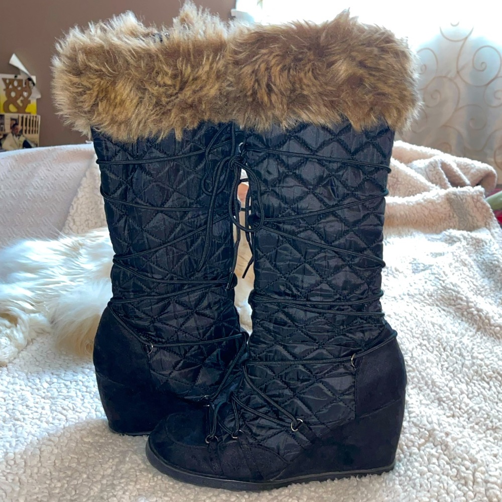 Refuge black wedge mid calf boots with fur ❄️